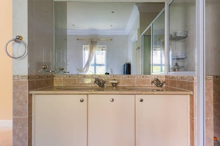 To Let 4 Bedroom Property for Rent in Hout Bay Western Cape